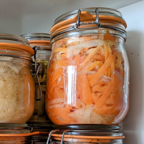 Tagliatelles de carottes lactofermentées aux zestes d'agrumes